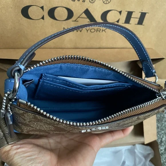Coach Wristlet NWT. Brand New come with gift box&paper bag. 😊 Price is Firm😊 - Picture 4 of 12